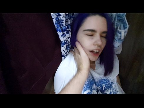 ❤️ Nire ahizpa armairuan aurkitu eta lagundu zion esperma ❤️ Porno %eu.https-tubsexer.ruan ❤