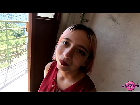 ❤️ Ikasle sentsuak arrotz bat zurrupatzen du kanpoaldean - Cum On His Face ❤️ Porno %eu.https-tubsexer.ruan ❤